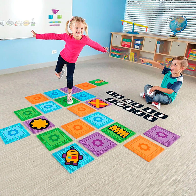 jugando a let s go code activity