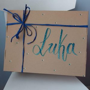 caja bebe pintada a mano