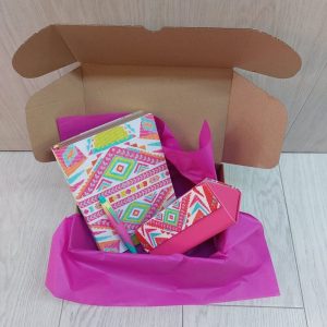 caja profesor amarillo rosa