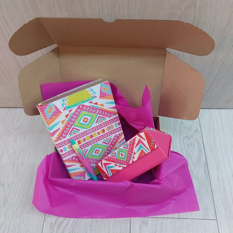 caja profesor amarillo rosa